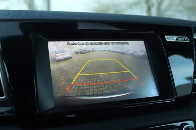 Kia Niro (2016) thumbnail 6