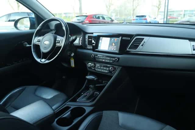 Kia Niro (2016) thumbnail 7