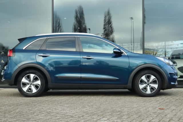 Kia Niro (2016) thumbnail 9