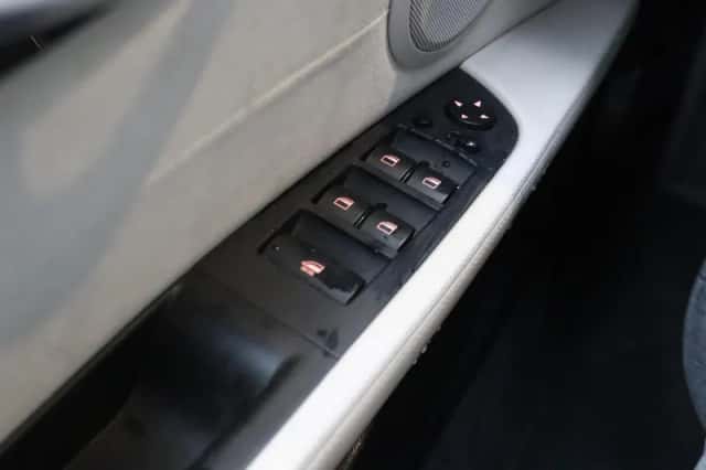 BMW Z4 (2009) thumbnail 30