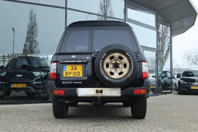 Nissan Patrol (2004) thumbnail 6