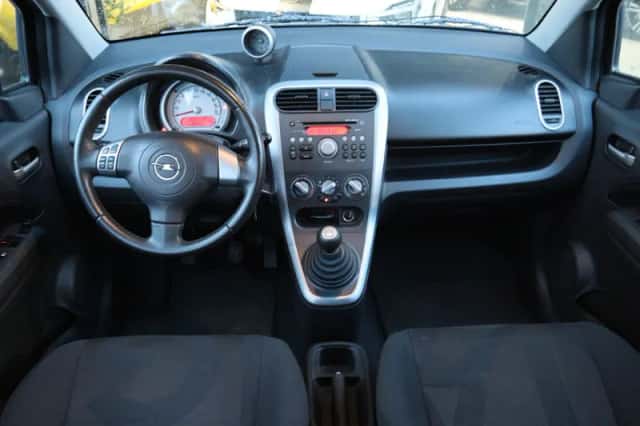 Opel Agila (2008) thumbnail 11