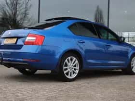 Škoda Octavia (2017) thumbnail 2