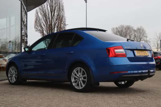 Škoda Octavia (2017) thumbnail 12