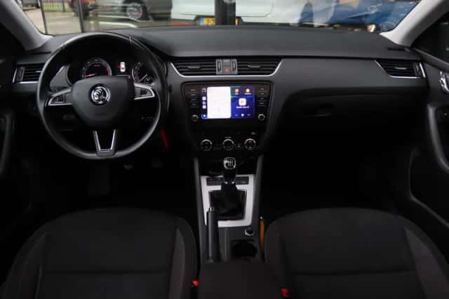 Škoda Octavia (2017) thumbnail 14