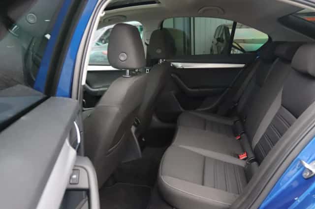 Škoda Octavia (2017) thumbnail 16