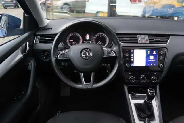 Škoda Octavia (2017) thumbnail 17