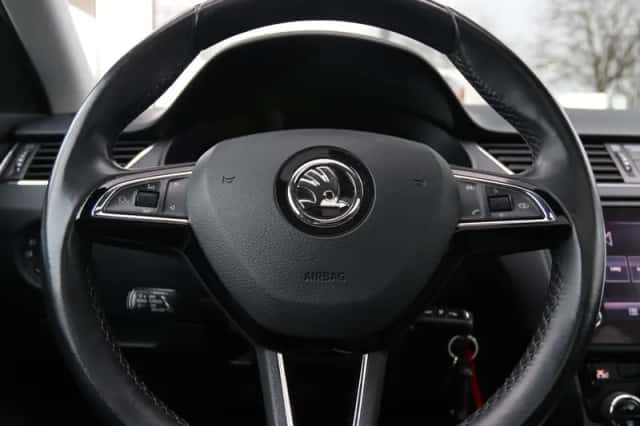 Škoda Octavia (2017) thumbnail 18
