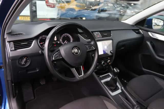 Škoda Octavia (2017) thumbnail 3
