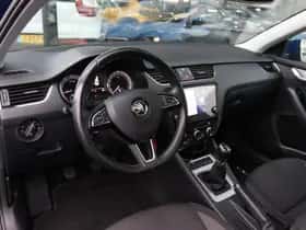 Škoda Octavia (2017) thumbnail 3
