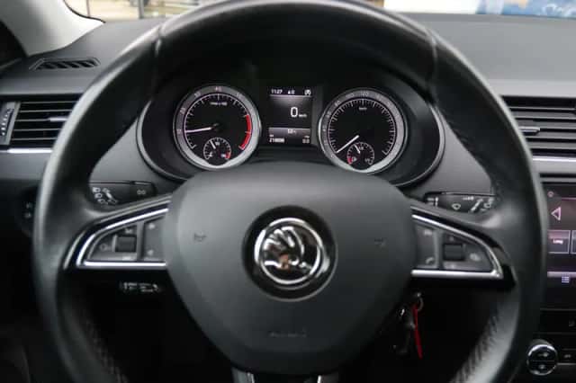 Škoda Octavia (2017) thumbnail 23