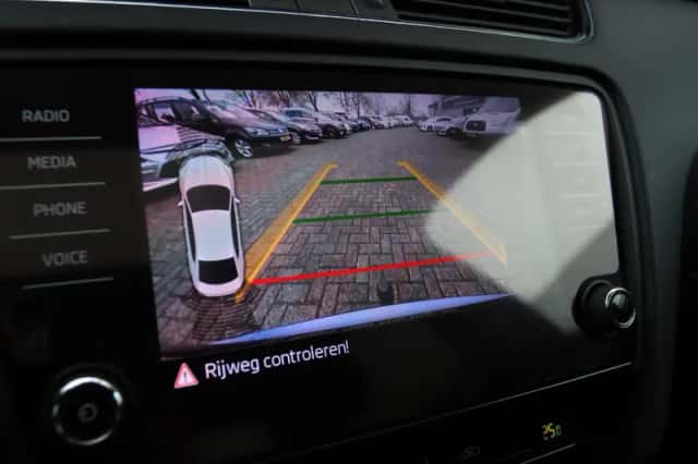 Škoda Octavia (2017) thumbnail 7