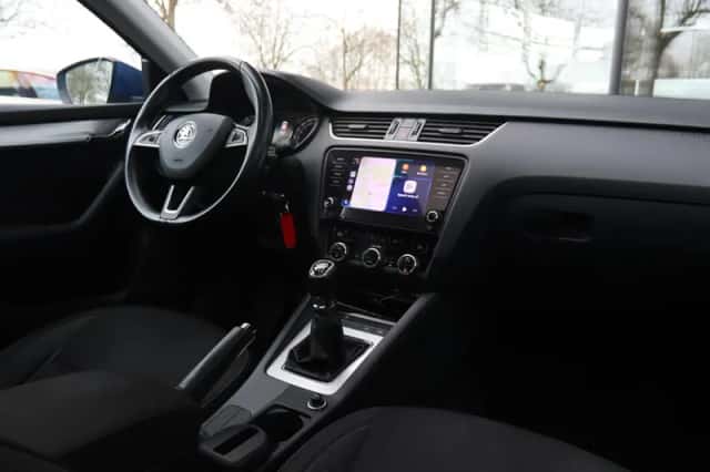 Škoda Octavia (2017) thumbnail 8