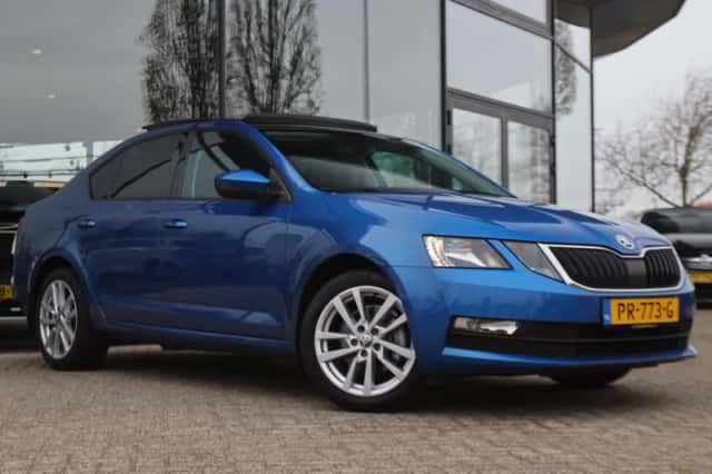 Škoda Octavia (2017) thumbnail 9