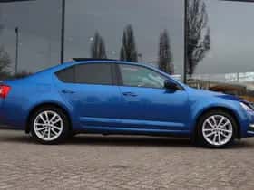 Škoda Octavia (2017) thumbnail 10