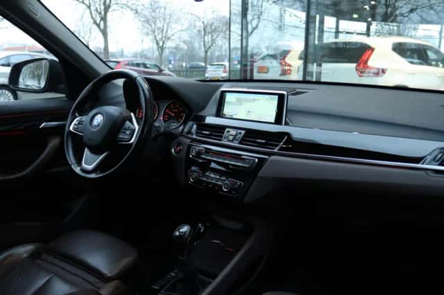 BMW X1 (2016) thumbnail 6