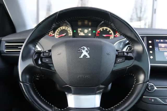 Peugeot 308 (2016) thumbnail 19