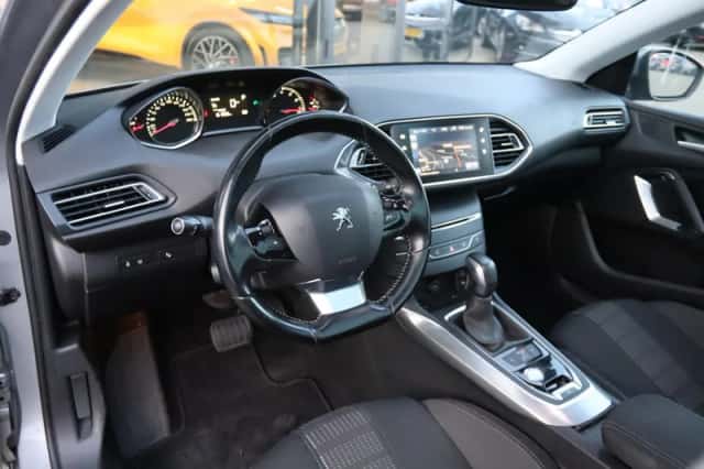 Peugeot 308 (2016) thumbnail 3