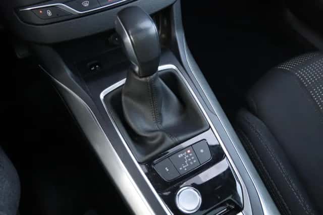 Peugeot 308 (2016) thumbnail 25