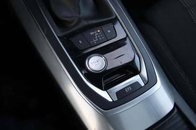 Peugeot 308 (2016) thumbnail 26