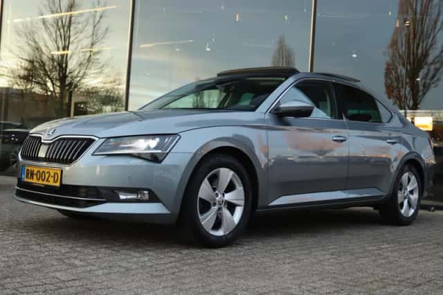 Škoda Superb (2018) thumbnail 1