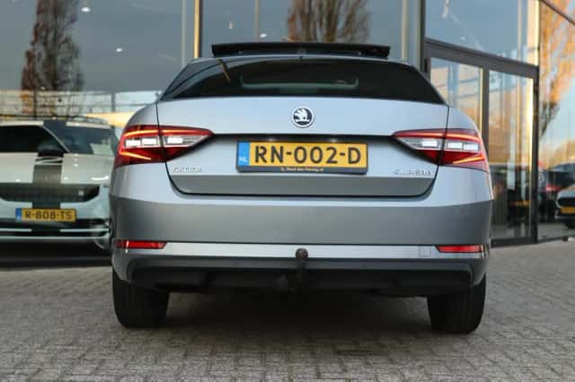 Škoda Superb (2018) thumbnail 11