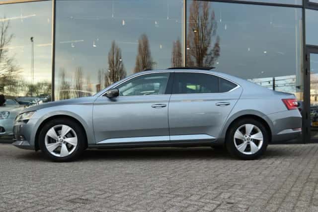 Škoda Superb (2018) thumbnail 12
