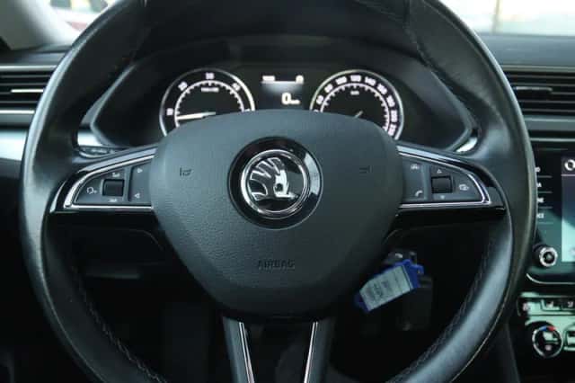 Škoda Superb (2018) thumbnail 17