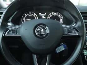 Škoda Superb (2018) thumbnail 17