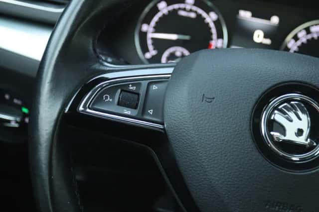 Škoda Superb (2018) thumbnail 18