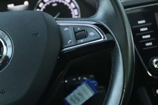 Škoda Superb (2018) thumbnail 19