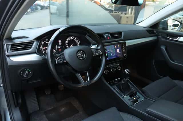 Škoda Superb (2018) thumbnail 3