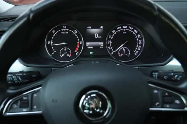 Škoda Superb (2018) thumbnail 21