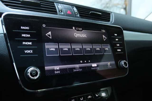 Škoda Superb (2018) thumbnail 32