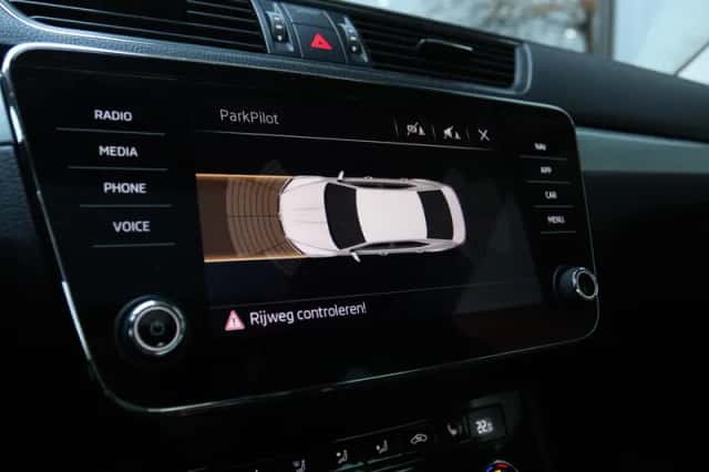 Škoda Superb (2018) thumbnail 34