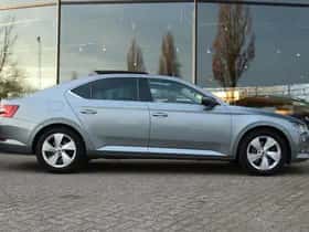 Škoda Superb (2018) thumbnail 10