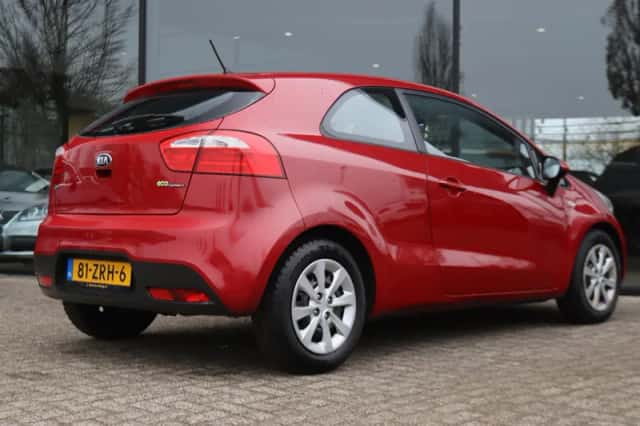 Kia Rio (2013) thumbnail 2
