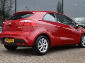 Kia Rio (2013) thumbnail 2