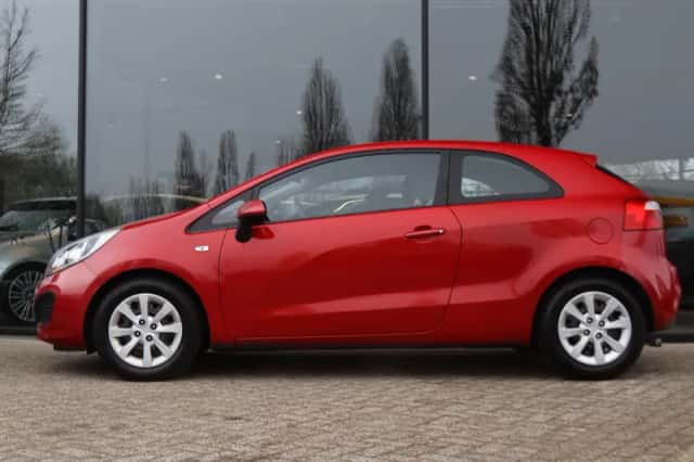 Kia Rio (2013) thumbnail 11