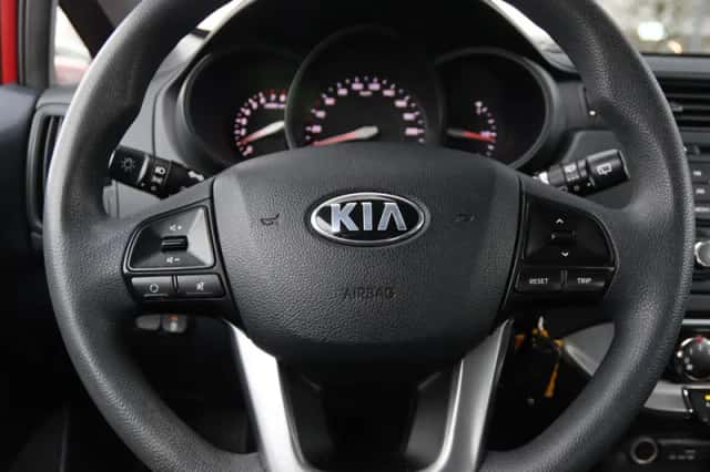 Kia Rio (2013) thumbnail 12