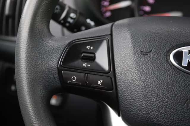 Kia Rio (2013) thumbnail 15