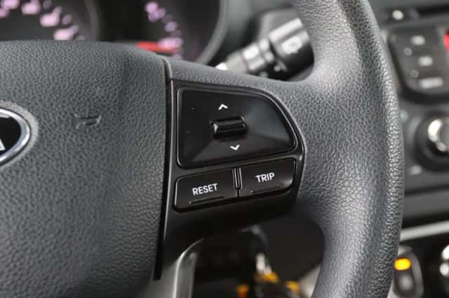 Kia Rio (2013) thumbnail 16