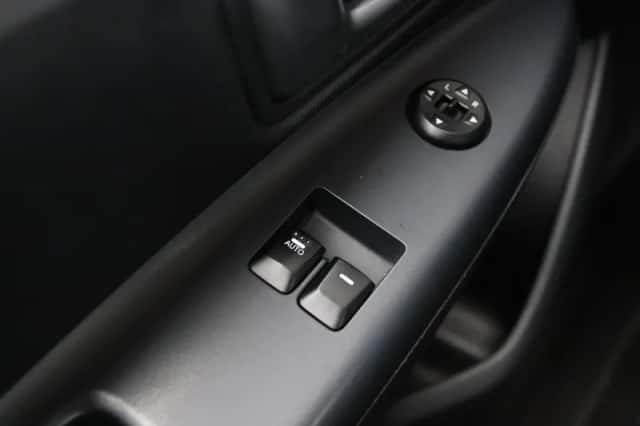 Kia Rio (2013) thumbnail 18