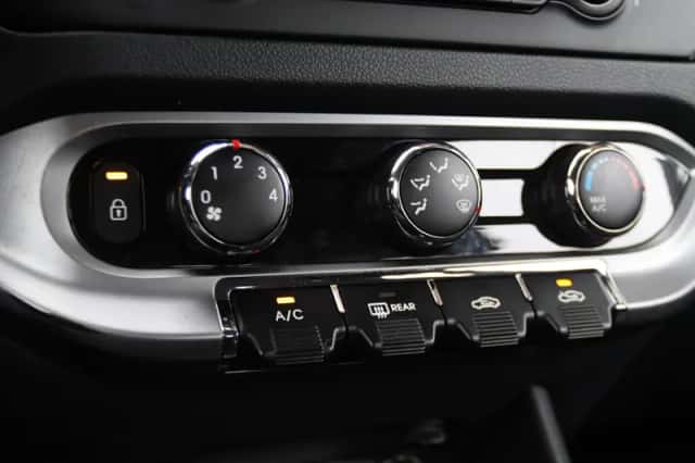 Kia Rio (2013) thumbnail 19