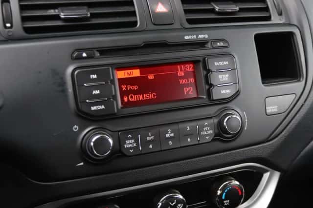 Kia Rio (2013) thumbnail 21