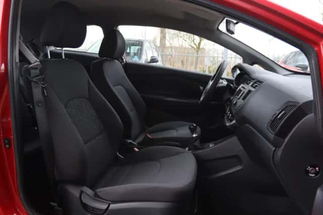 Kia Rio (2013) thumbnail 4