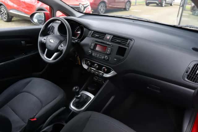 Kia Rio (2013) thumbnail 6