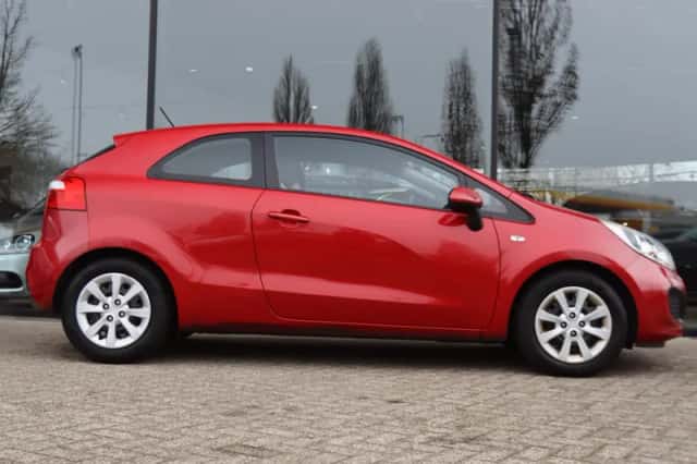 Kia Rio (2013) thumbnail 8