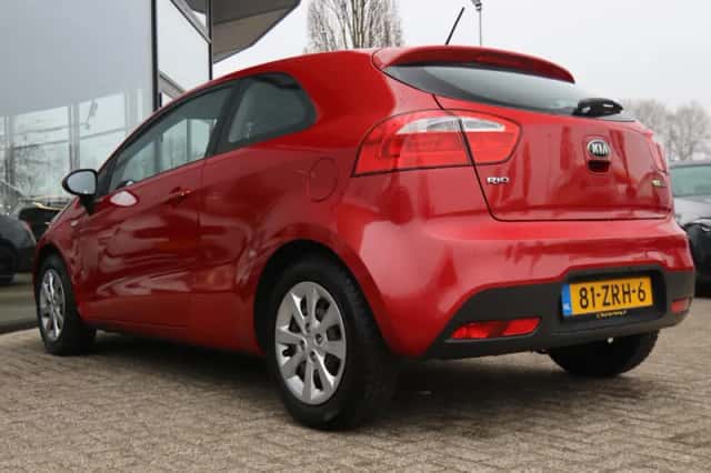 Kia Rio (2013) thumbnail 10