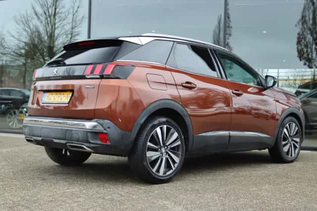 Peugeot 3008 (2017) thumbnail 2